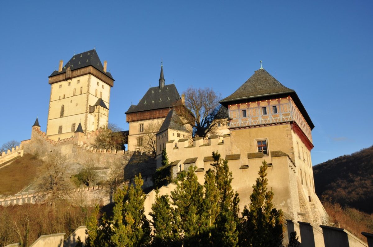 Karlštejn: Gotický hrad střežící české korunovační klenoty